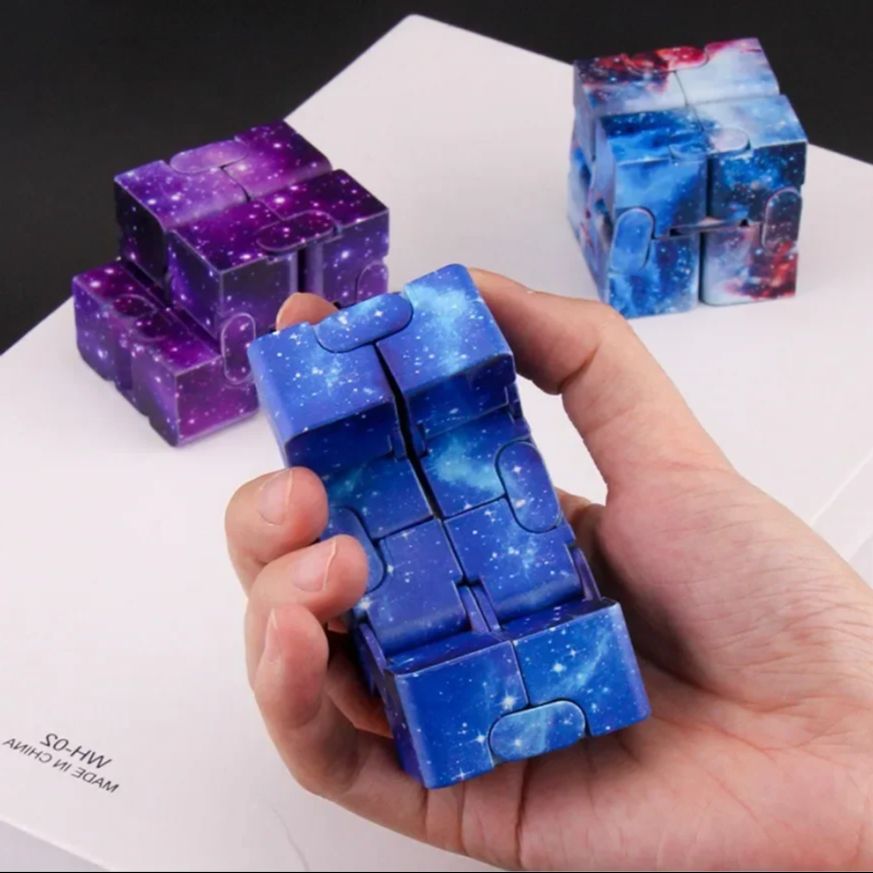 Model Kit Infinite Dimension - ลูกบาศก์มายากลพลิกได้ไม่จำกัด ของเล่นปริศนาท้องฟ้าเต็มดาว ของเล่นเขาวงกตสี่มุม สำหรับเด็กและผู้ใหญ่ ช่วยคลายเครียดและผ่อนคลาย
